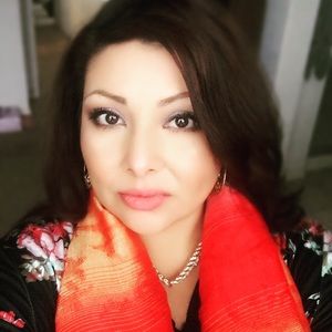 Meet your Posher, Adriana